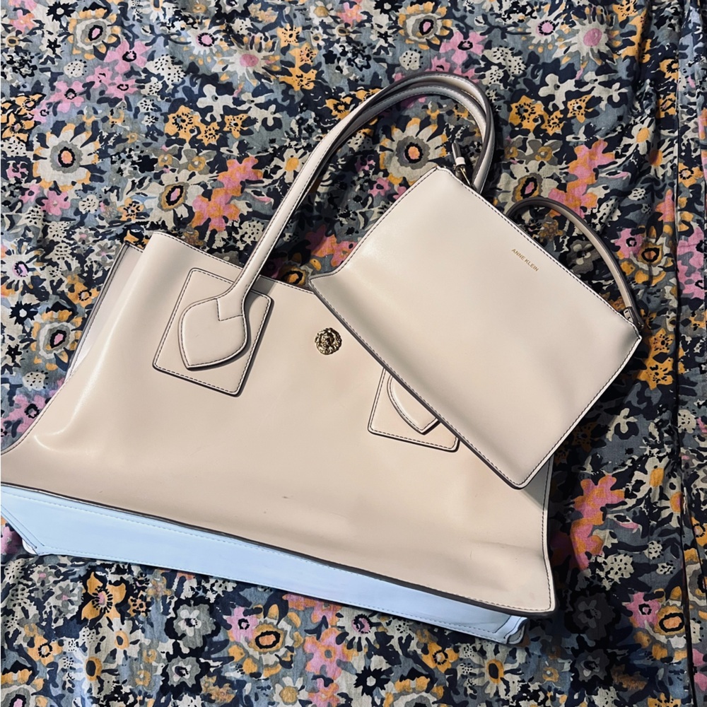 Travel tote